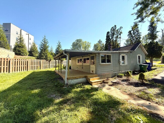 Building Photo - 1315 Giles Rd