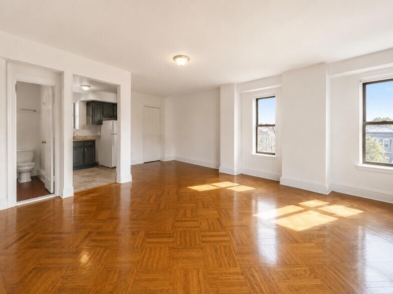 Building Photo - 309 W 107th St