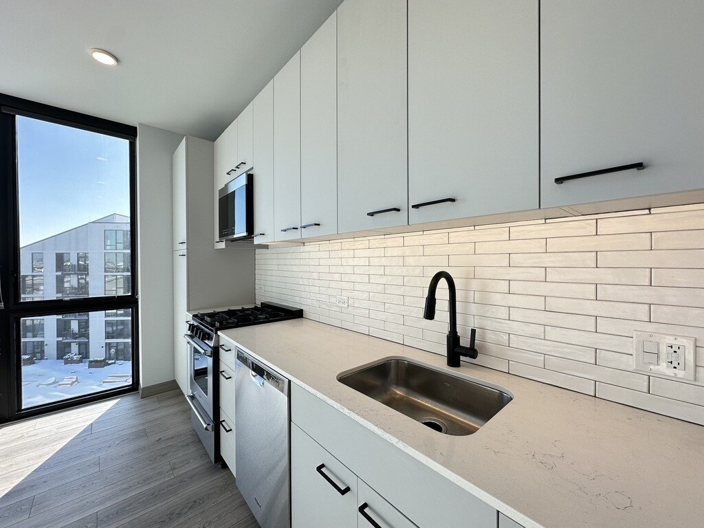 Building Photo - 2155 N Elston Ave