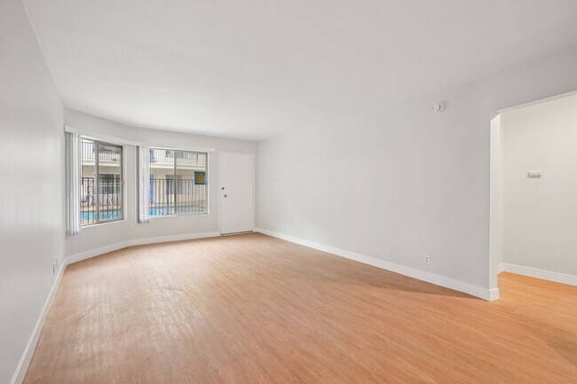 Interior Photo - 123 California Ave