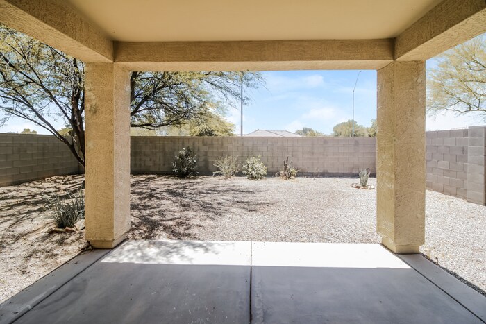 Building Photo - 40275 W Helen Ct