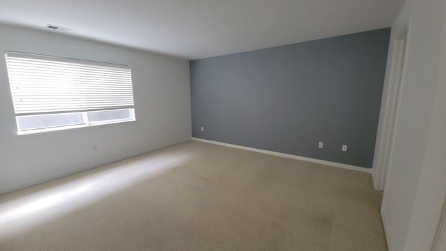 Building Photo - Beautiful Single Story Townhouse with Den & Attached 2-Car Garage