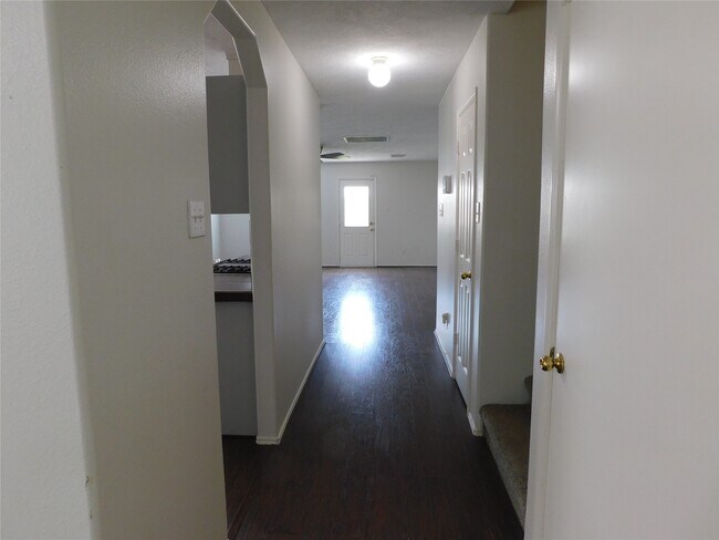 Building Photo - 19130 Yaupon Ranch Dr