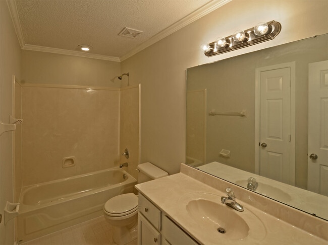 Building Photo - 4 bed, 2 bath near Shelby Dr and Hacks Cross