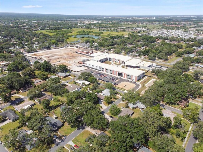 Building Photo - 535 W Palmeden Dr