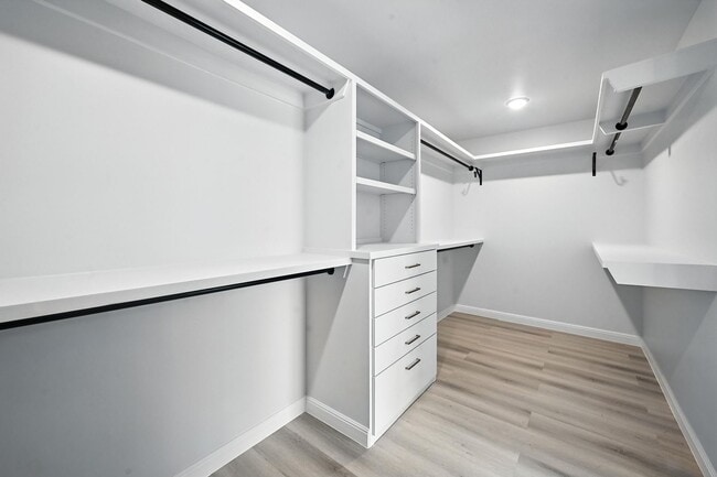Building Photo - ***936 Elwood Duplex***
