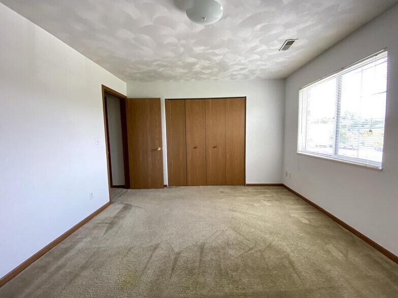 Building Photo - 114 Lauren Cir