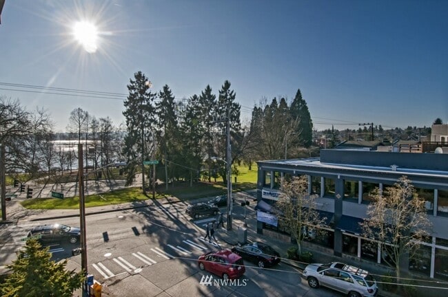 Across from Green Lake, next to coffee shops, restaurants, rapid rides, I-5 and 99 - 7850 E Green Lake Dr N