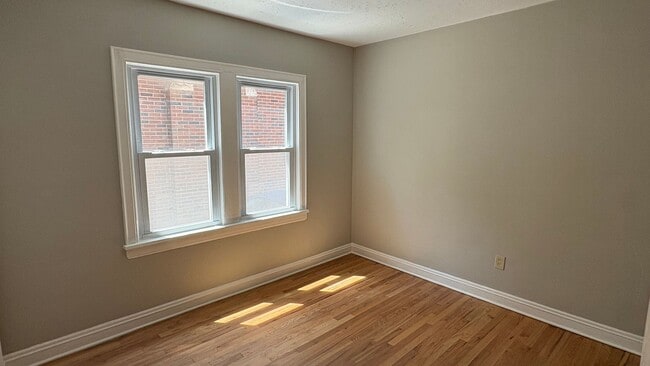 Building Photo - 2507 Brookview Blvd