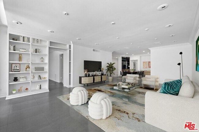 Building Photo - 1100 Alta Loma Rd