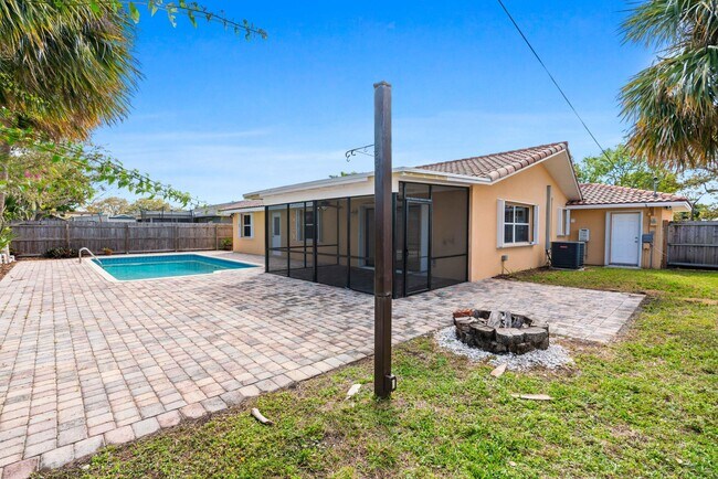 Building Photo - 3697 Holly Dr