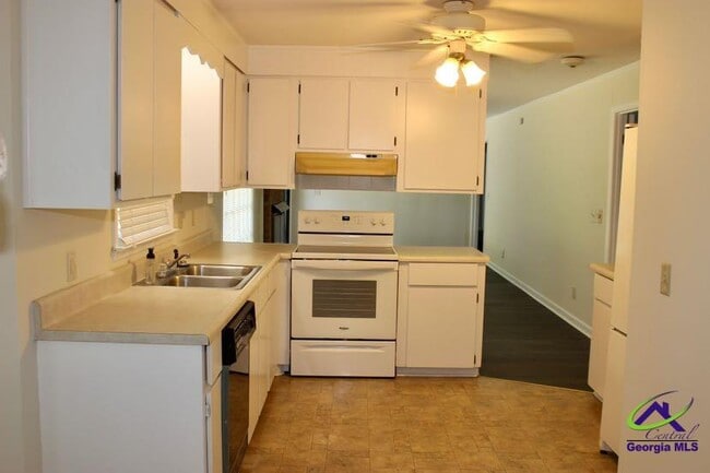 Building Photo - 1004 Ridge Cir S