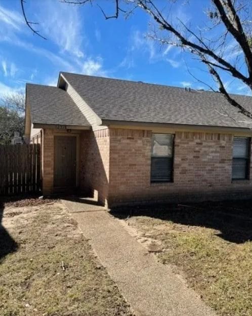 Building Photo - 2518 Cypress Dr