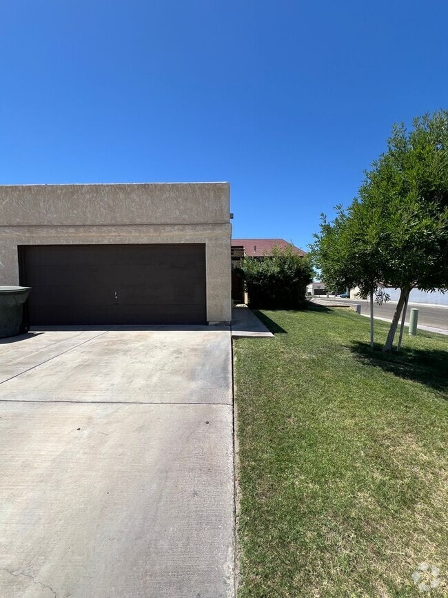 Building Photo - SUNSET MESA HOME WITH POOL ACCESS!