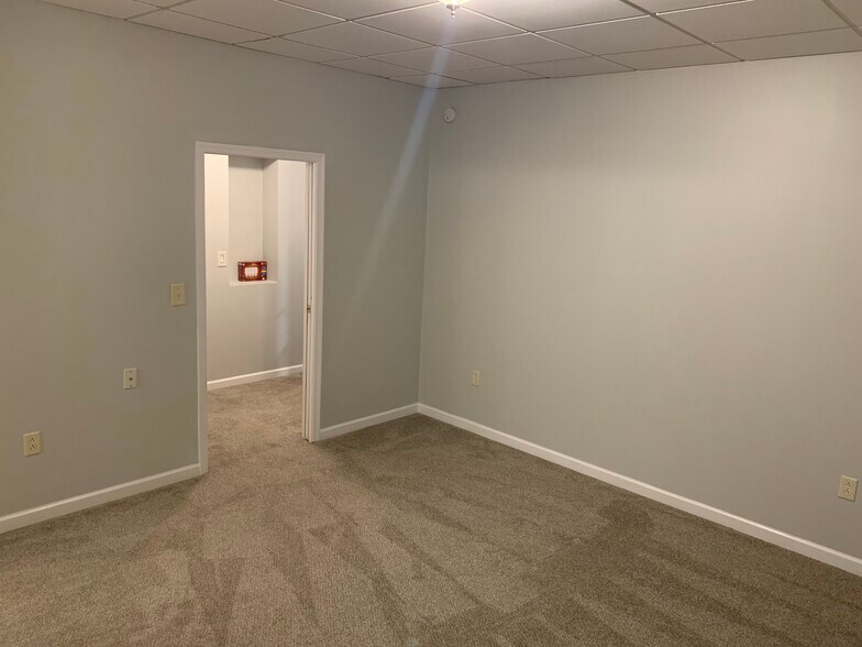 master bedroom - 1743 Portland Ave