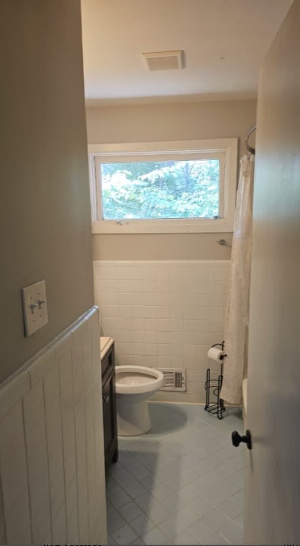 Building Photo - START BOOKING YOUR SHOWING!! MOVE IN READY...