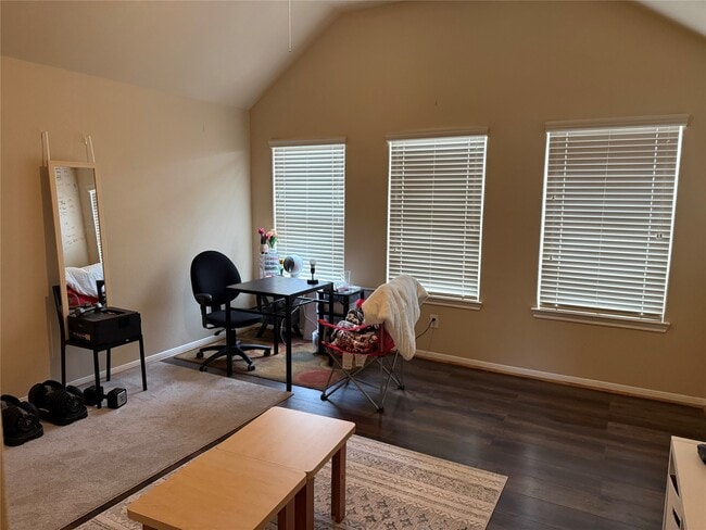 Building Photo - 2231 Naomi St