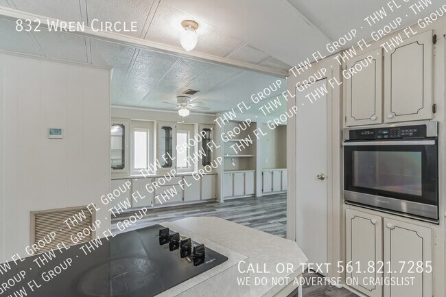 Building Photo - 832 Wren Cir