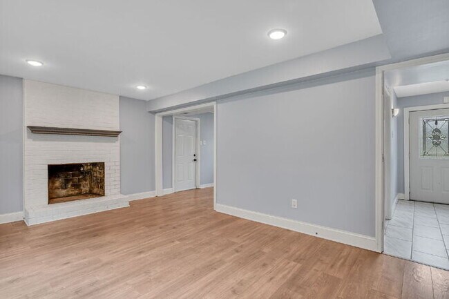 Building Photo - Charming Glen Allen Gem: 3-Bedroom Retreat...