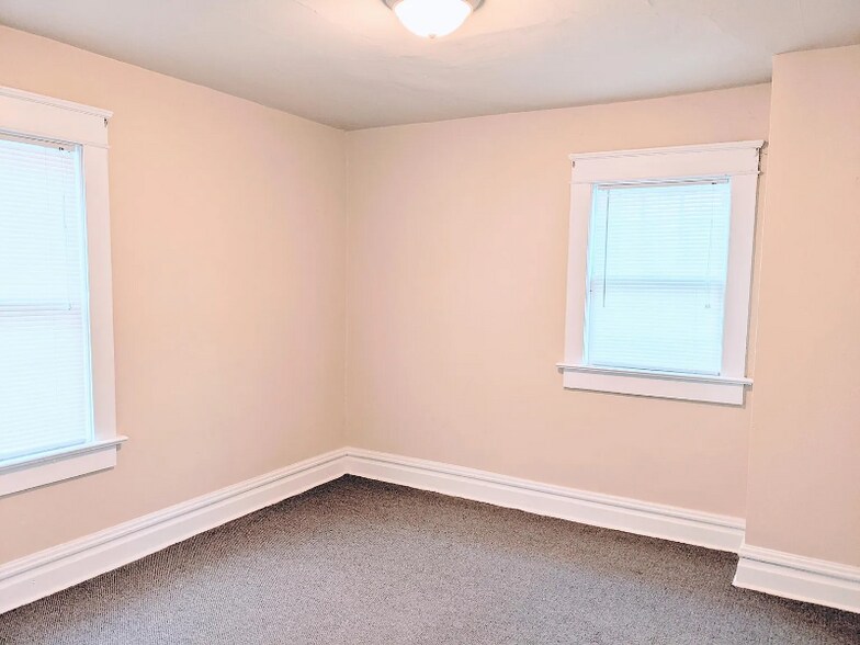 Building Photo - 2208 Highland Ave