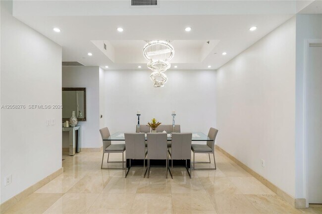 Building Photo - 16001 Collins Ave