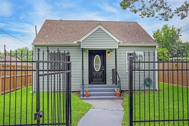 Primary Photo - 5250 Pease St