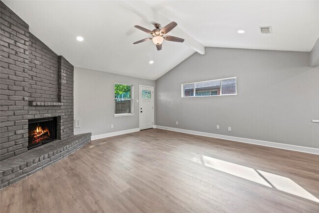 Building Photo - 3031 Jenny Dr
