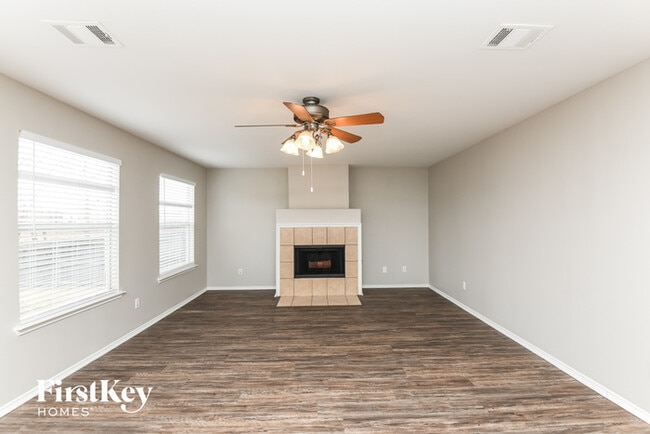 Building Photo - 828 Jockey Club Ln