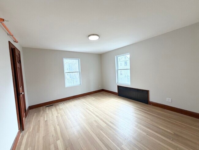 Building Photo - 3 1/2 Buffum St