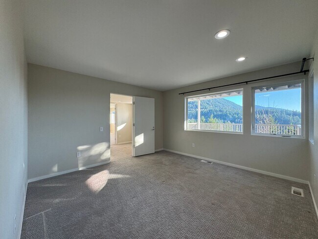 Building Photo - Breathtaking views of Chuckanut Bay!!