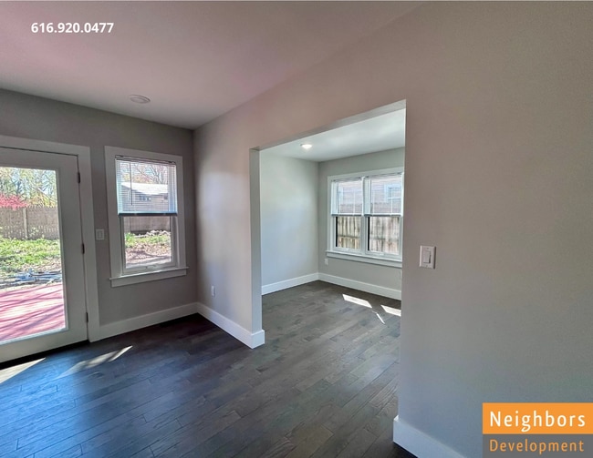 Building Photo - 2390 Crestview Dr SW