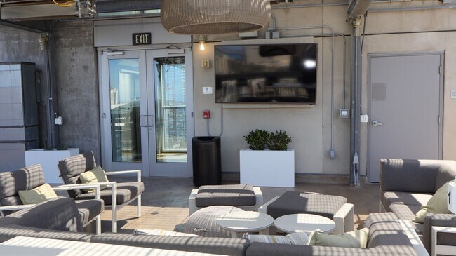 Building Photo - Downtown San Diego 1 bedroom 1 bath apartment For Rent