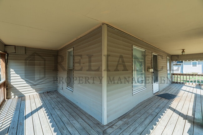 Building Photo - 421 N Meridian Ave