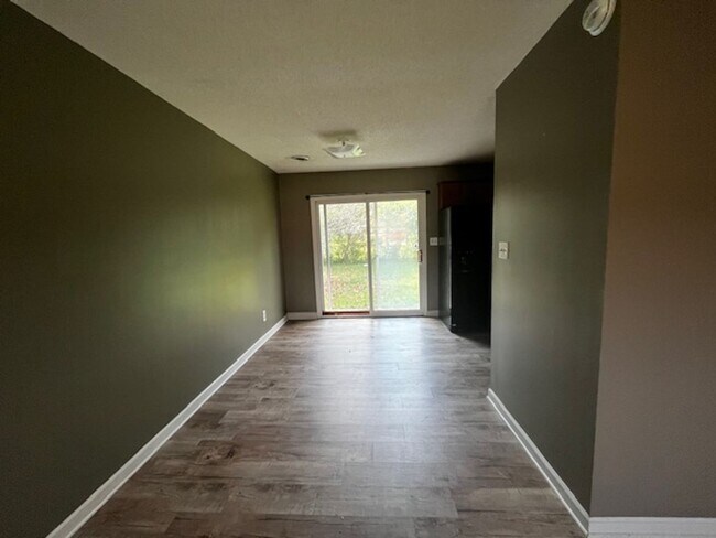 Building Photo - 159 Durkee Rd NE
