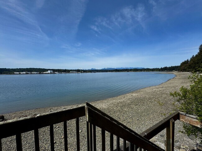 Building Photo - Stunning completely remodeled waterfront P...