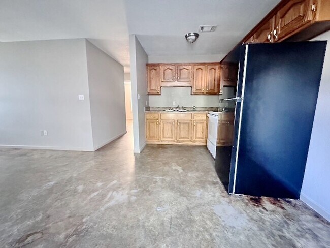 Building Photo - 1326 W Huntington Ave