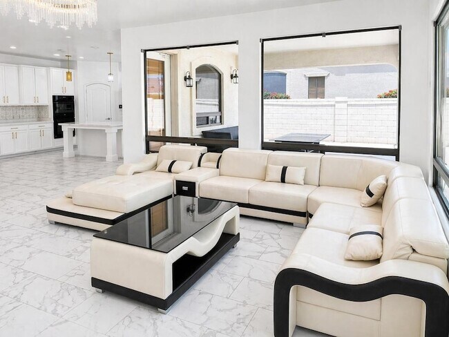 Building Photo - 8611 S 45th Glen