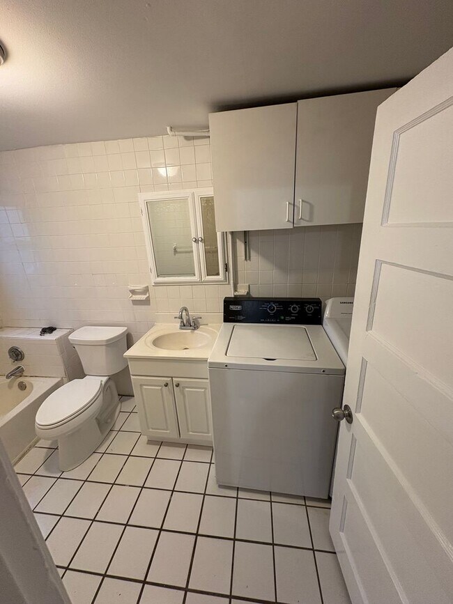 Building Photo - 4-6 Oliver Ct