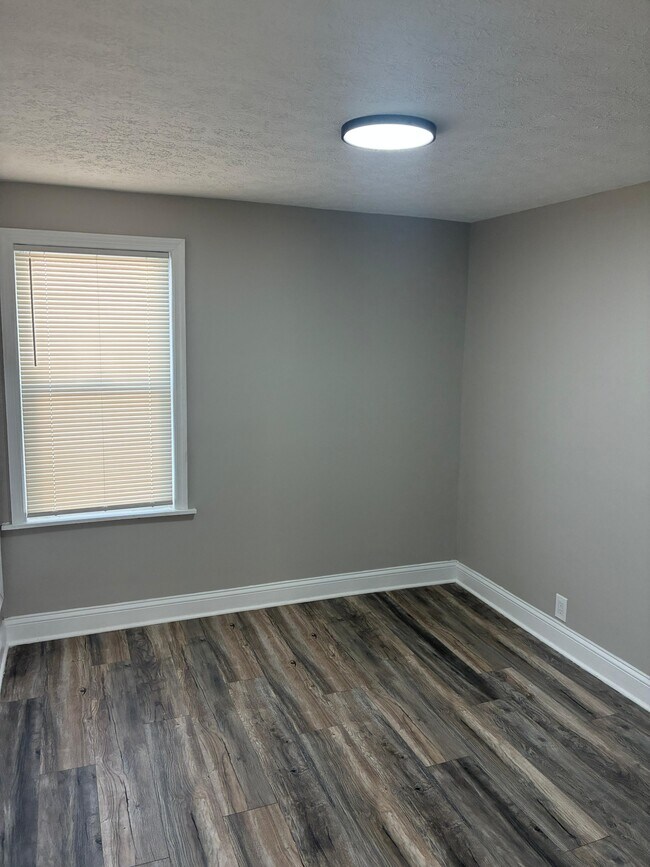 Building Photo - 2721 Woodbridge Ave