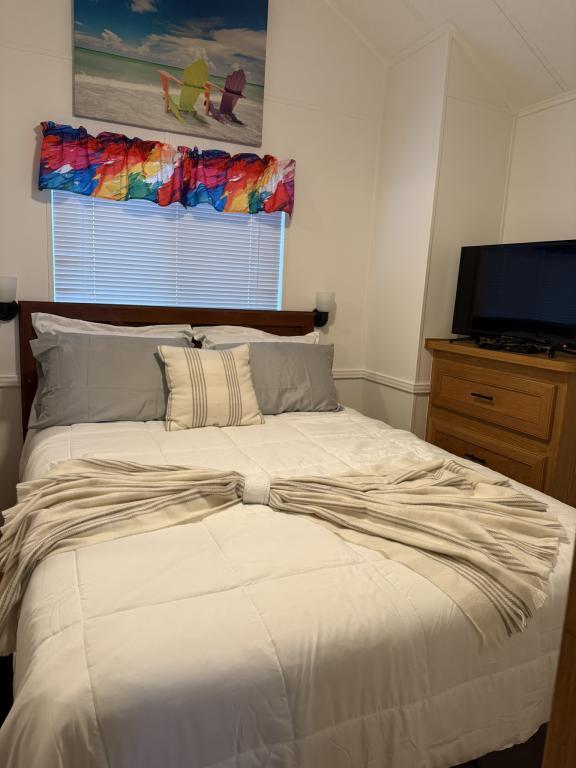 Building Photo - 1219 Thomas Dr