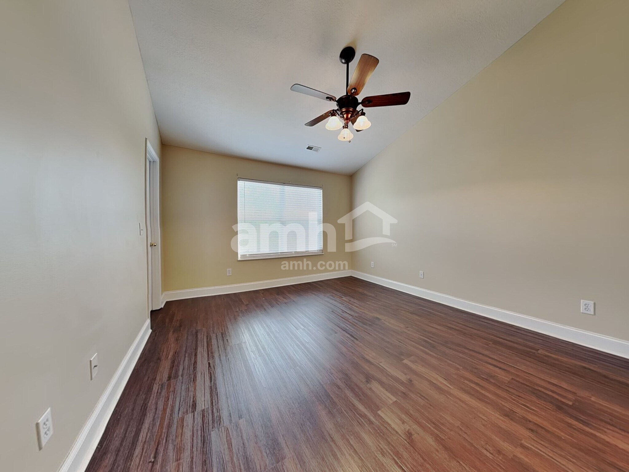 Building Photo - 4643 Aylesbury Dr
