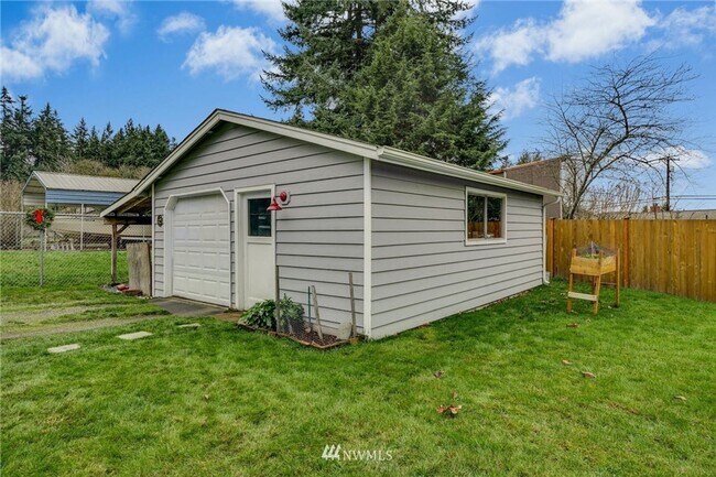 Building Photo - CLICK "REQUEST A TOUR" NOW!