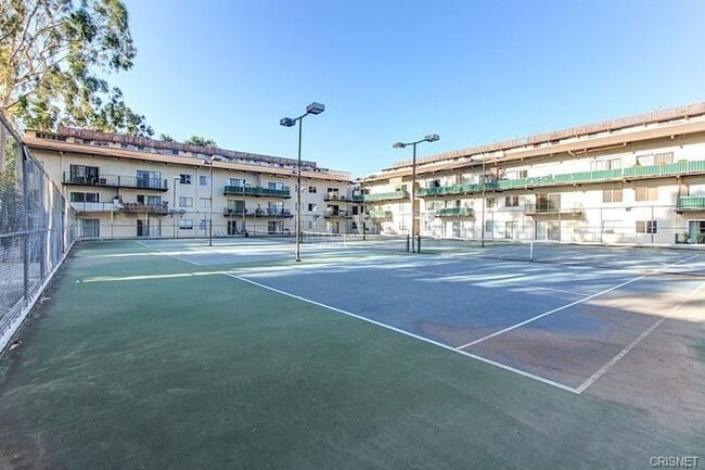 Building Photo - 5460 White Oak Ave