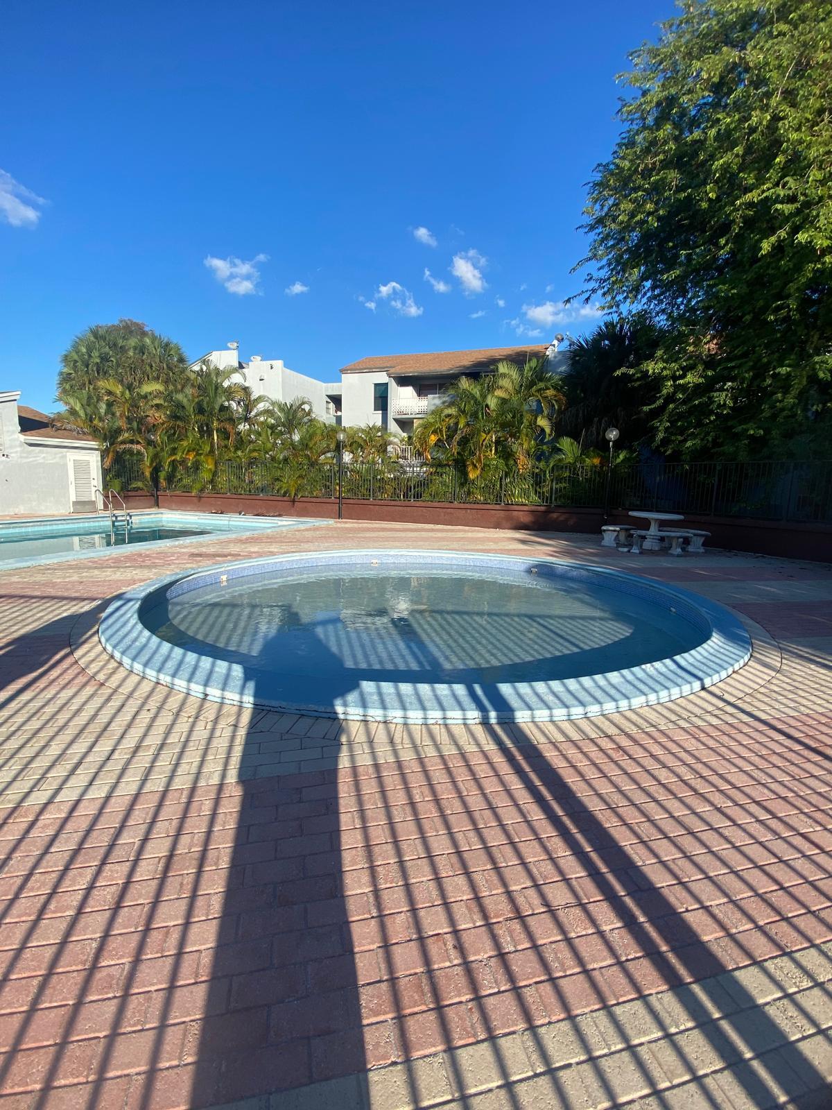 Building Photo - 1725 W 60th St