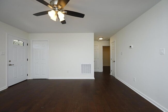 Building Photo - 204 W Corbin St