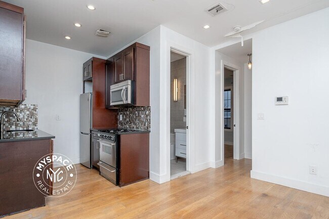 Primary Photo - 67-02 60th St