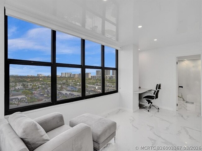 Building Photo - 2500 Parkview Dr