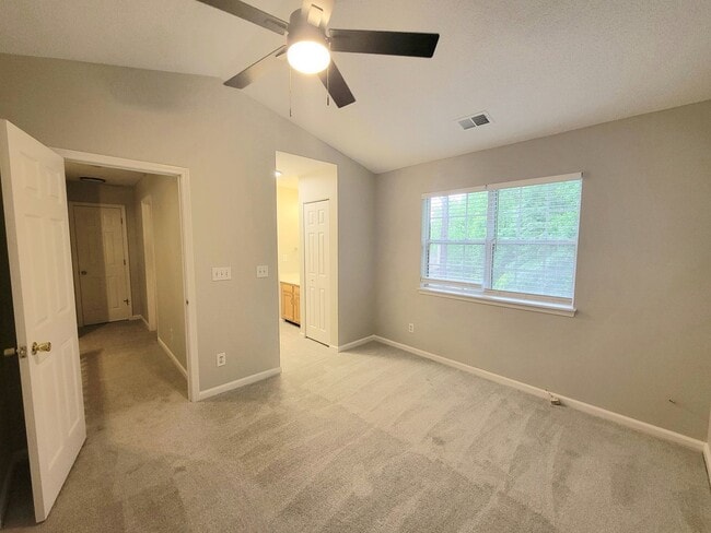 Building Photo - Townhome in University Area; Master on Main!
