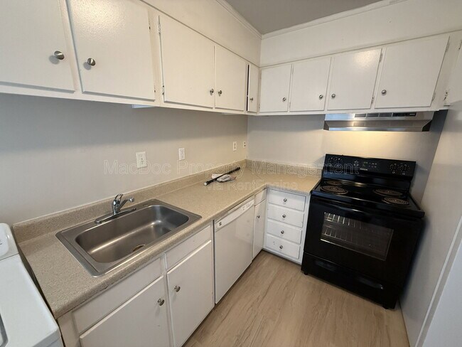 Building Photo - 809 Denton Cir