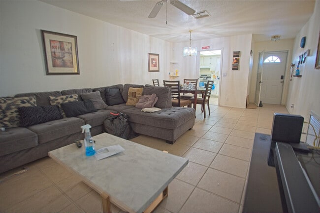 Building Photo - 2833 Crosley Dr W